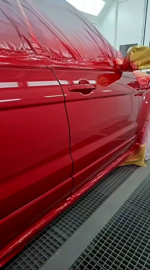 Range Rover Evoque — in der Lackierkabine