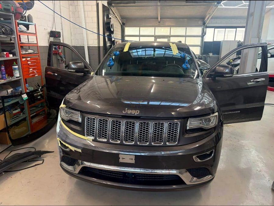 Jeep Grand Cherokee — Autoglas — Windschutzscheibe ersetzt