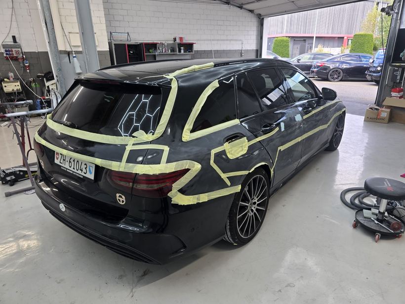 Mercedes-Benz C-Klasse — Lackierung — Seite und Heck