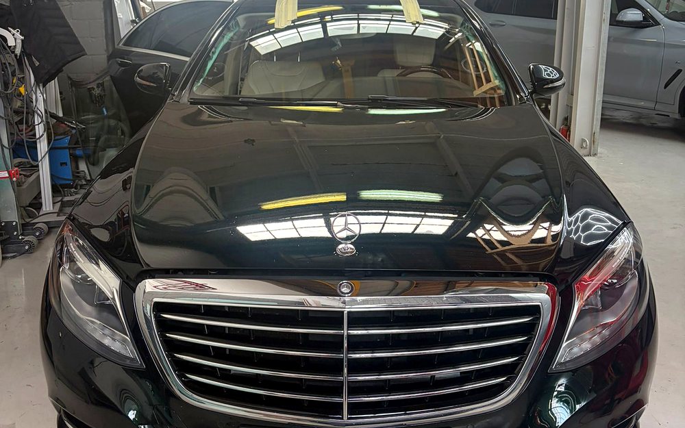 Mercedes-Benz S-Klasse — Lackierung — Tür und Motorhaube