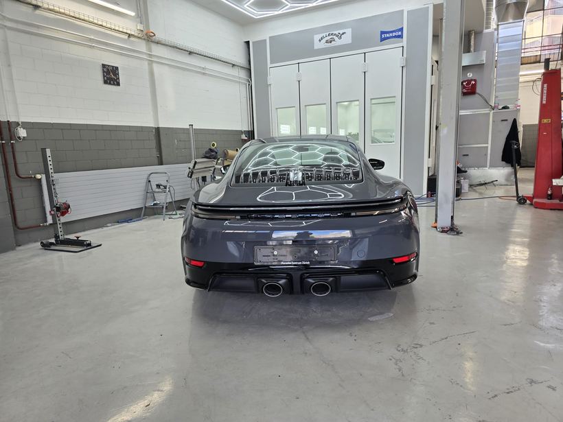 Porsche 911 — Lackierung — Heckstossfänger